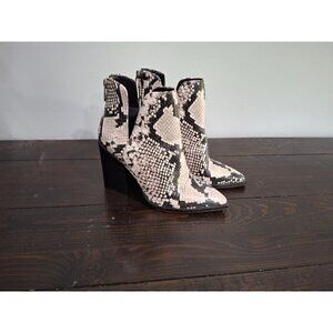 Vince Camuto Genedy Snakeskin Booties/NWOB, Sz. 5M